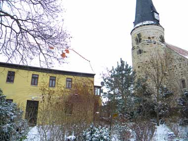 Pfarrhaus-und-Kirche-Peißen